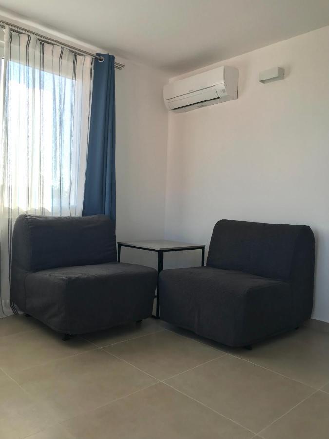 Guesthouse - Hotel California โนวาลยา ภายนอก รูปภาพ
