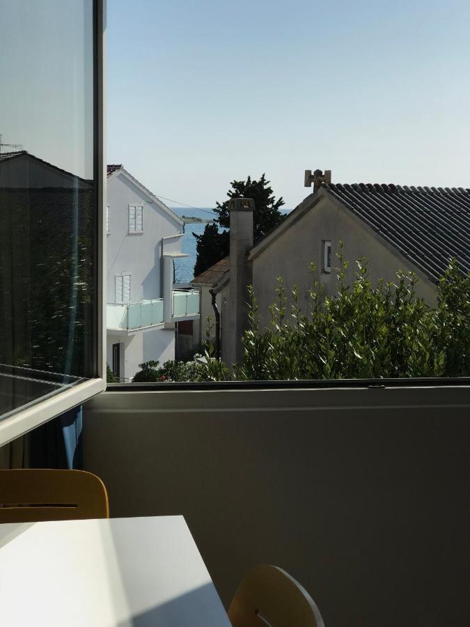 Guesthouse - Hotel California โนวาลยา ภายนอก รูปภาพ